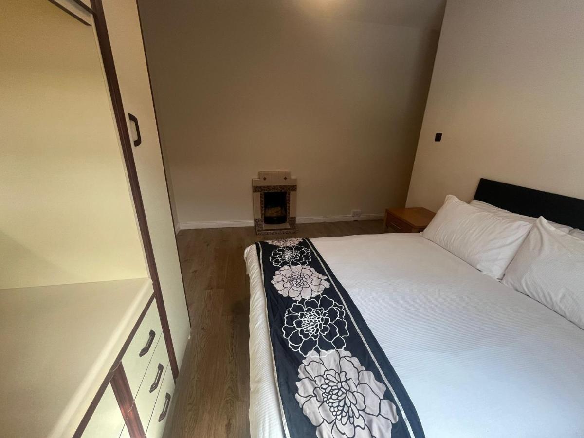 Yeats Lodge Self Catering Apartment And Bar Galway Eksteriør bilde
