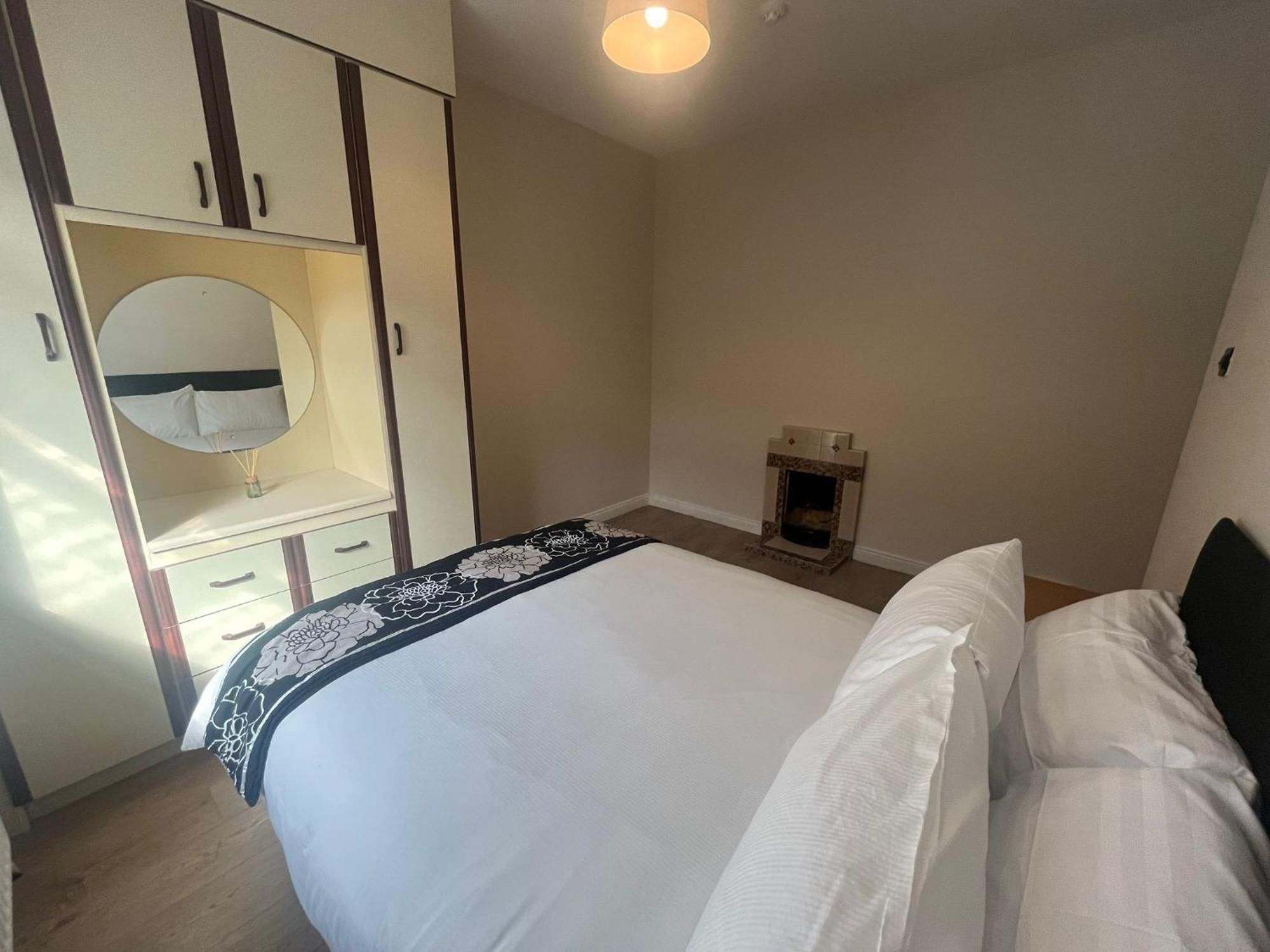 Yeats Lodge Self Catering Apartment And Bar Galway Eksteriør bilde