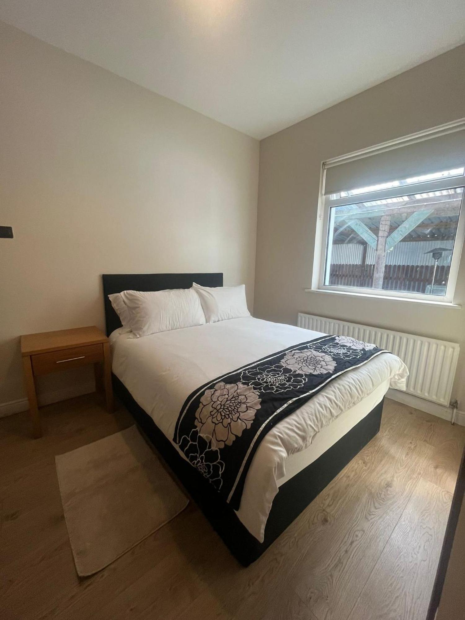 Yeats Lodge Self Catering Apartment And Bar Galway Eksteriør bilde
