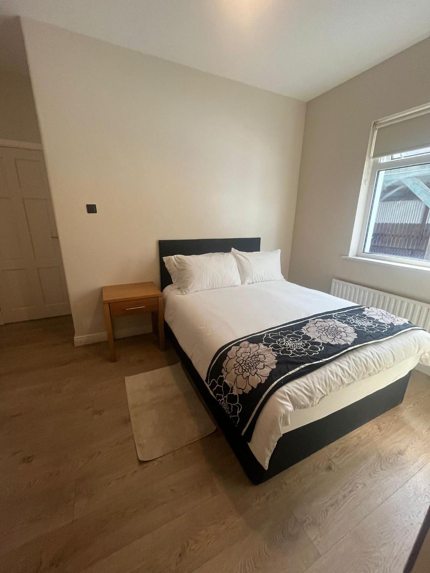 Yeats Lodge Self Catering Apartment And Bar Galway Eksteriør bilde