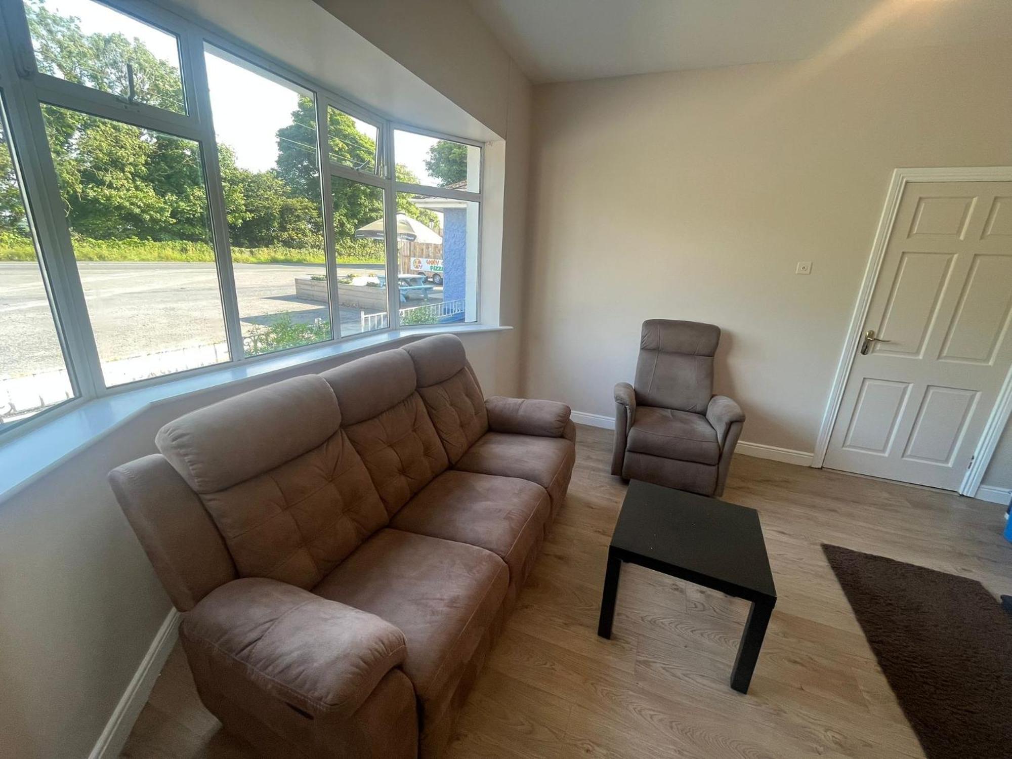 Yeats Lodge Self Catering Apartment And Bar Galway Eksteriør bilde